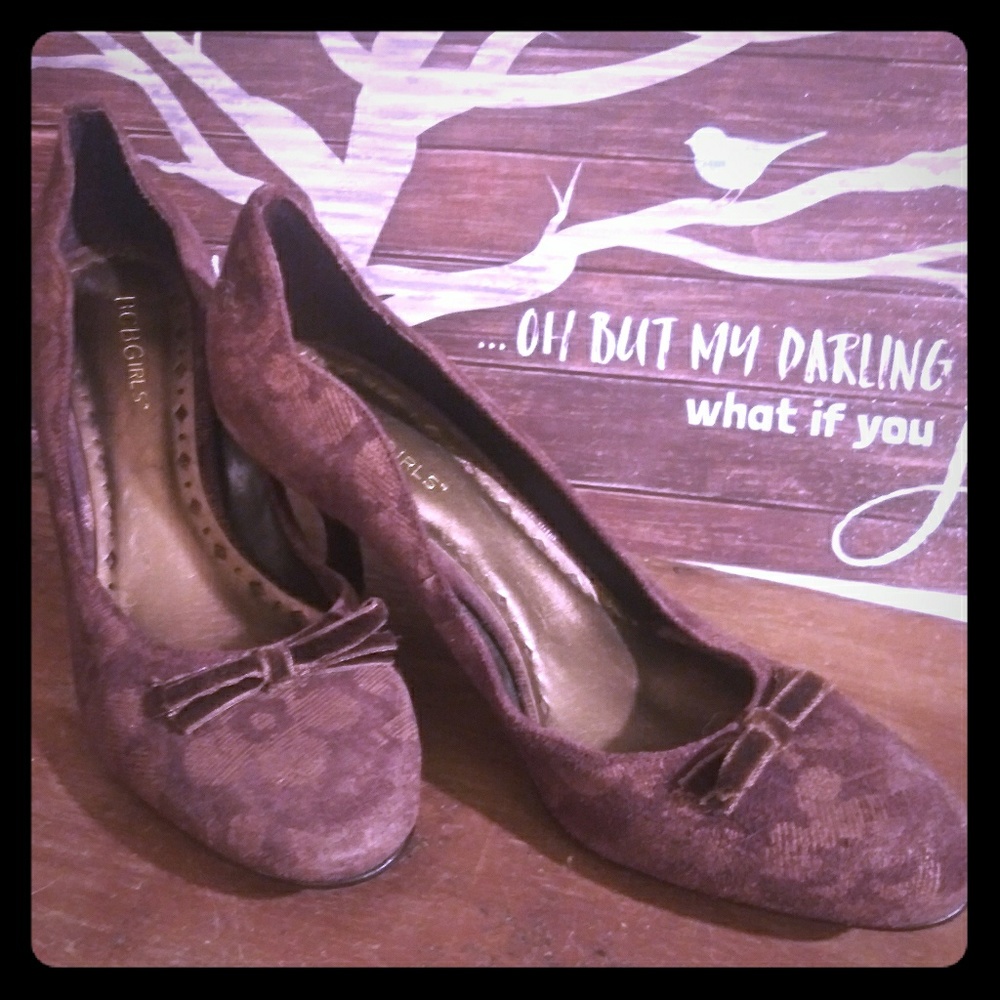 🦋BCBGIRLS 8B Brown suede 3" Leather heels NWOT